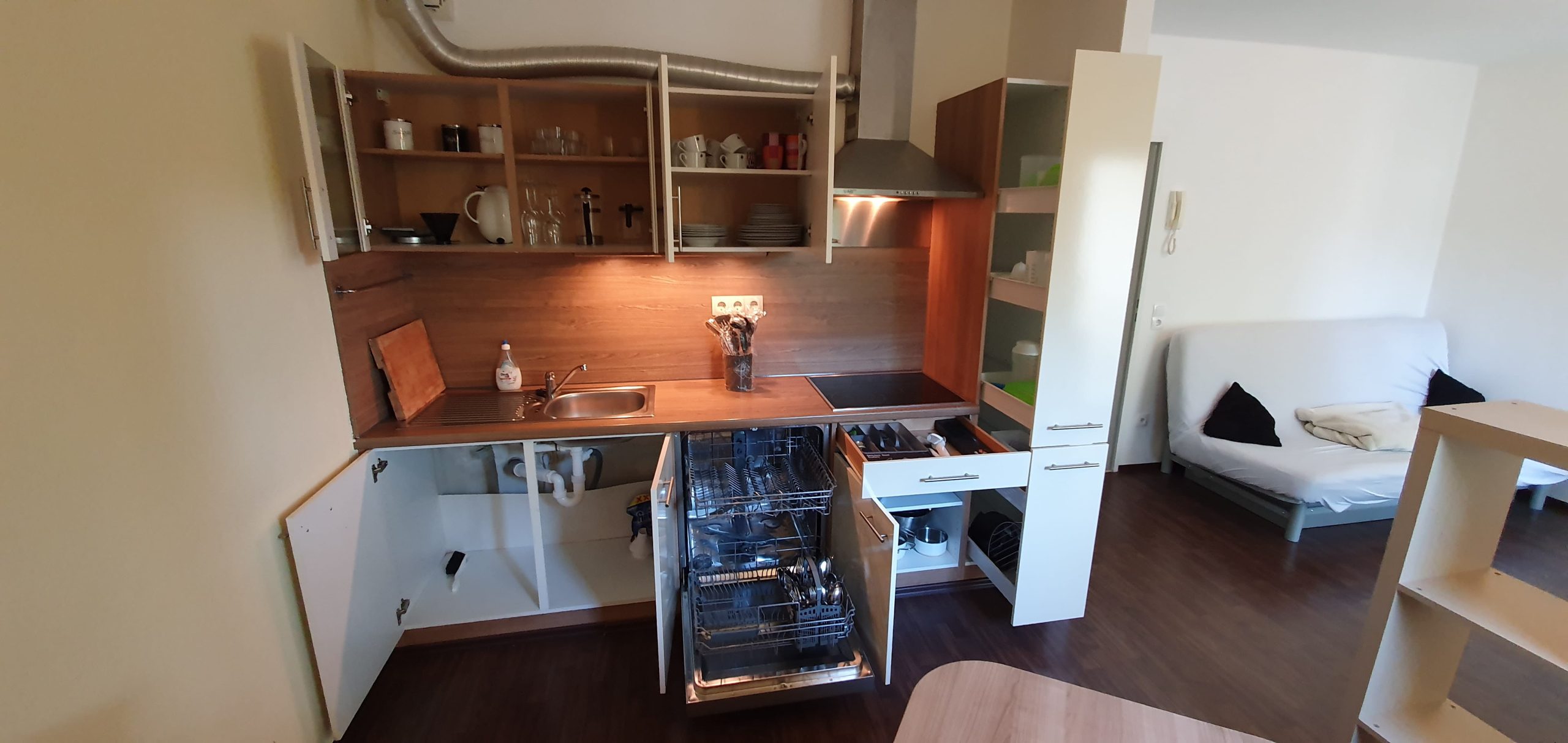 Möblierte 1-Zimmer-Wohnung mit Balkon, Aufzug, Stellplatz & Keller in attraktiver Lage von Gießen